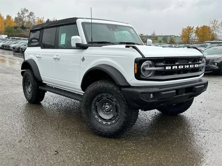 2024 Ford Bronco Outer Banks photo 1