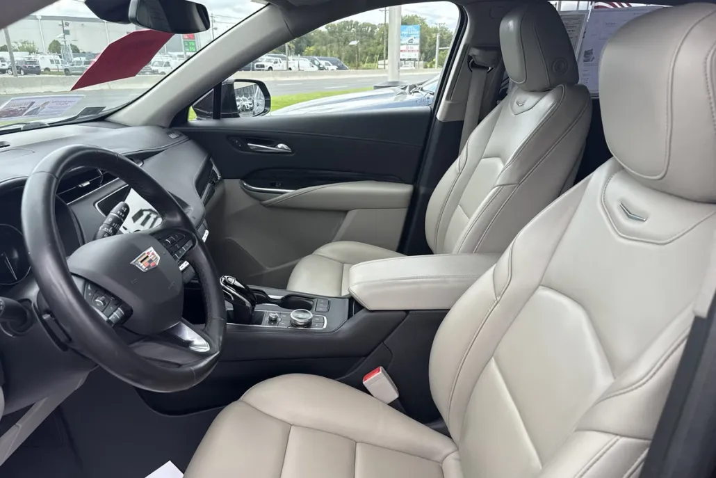 2021 Cadillac XT4 Premium Luxury photo 1