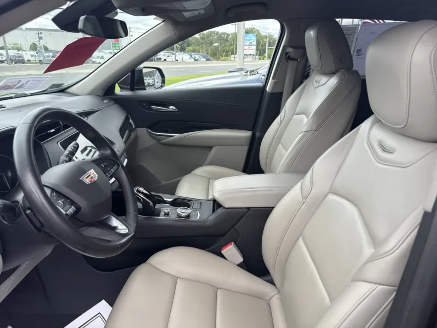 2021 Cadillac XT4 Premium Luxury photo 1