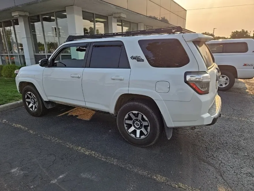 2019 Toyota 4Runner SR5 photo 1