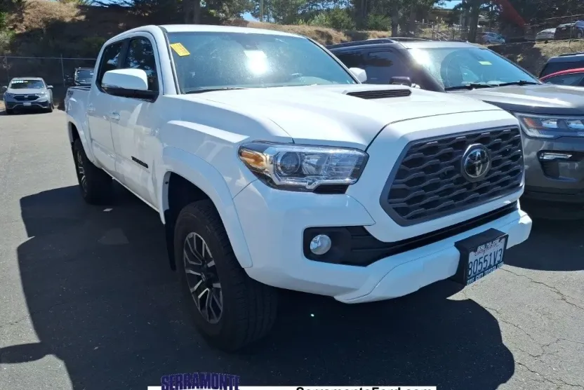 2023 Toyota Tacoma TRD Sport V6 photo 1