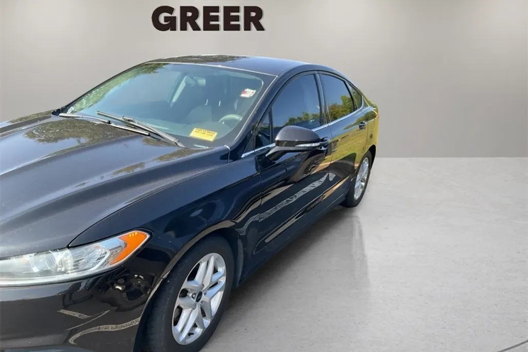 2015 Ford Fusion SE photo 1
