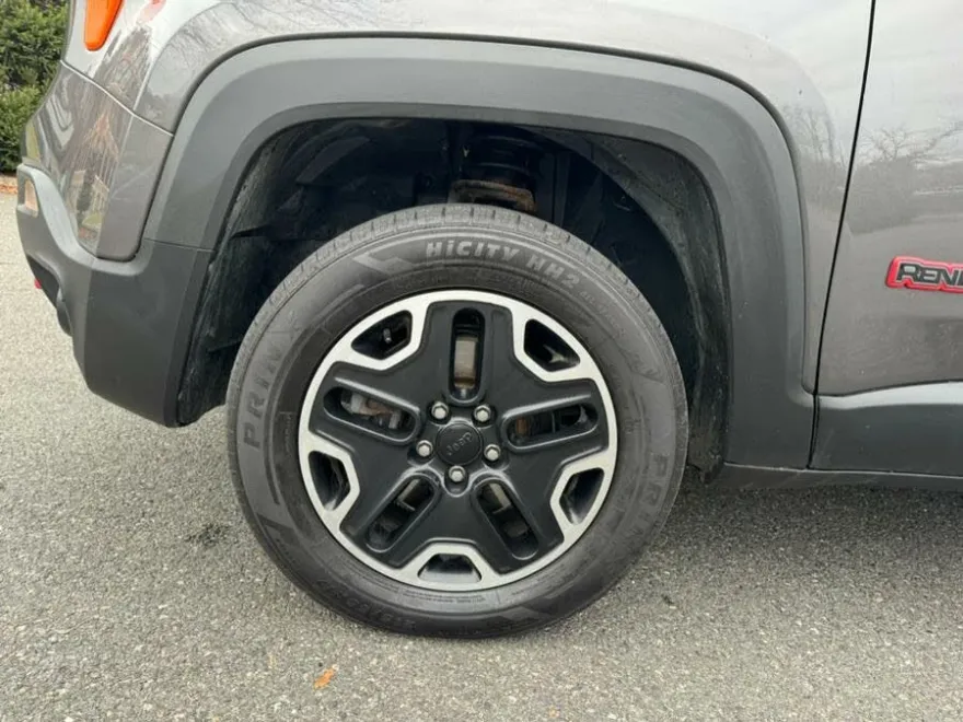 2016 Jeep Renegade Trailhawk photo 30