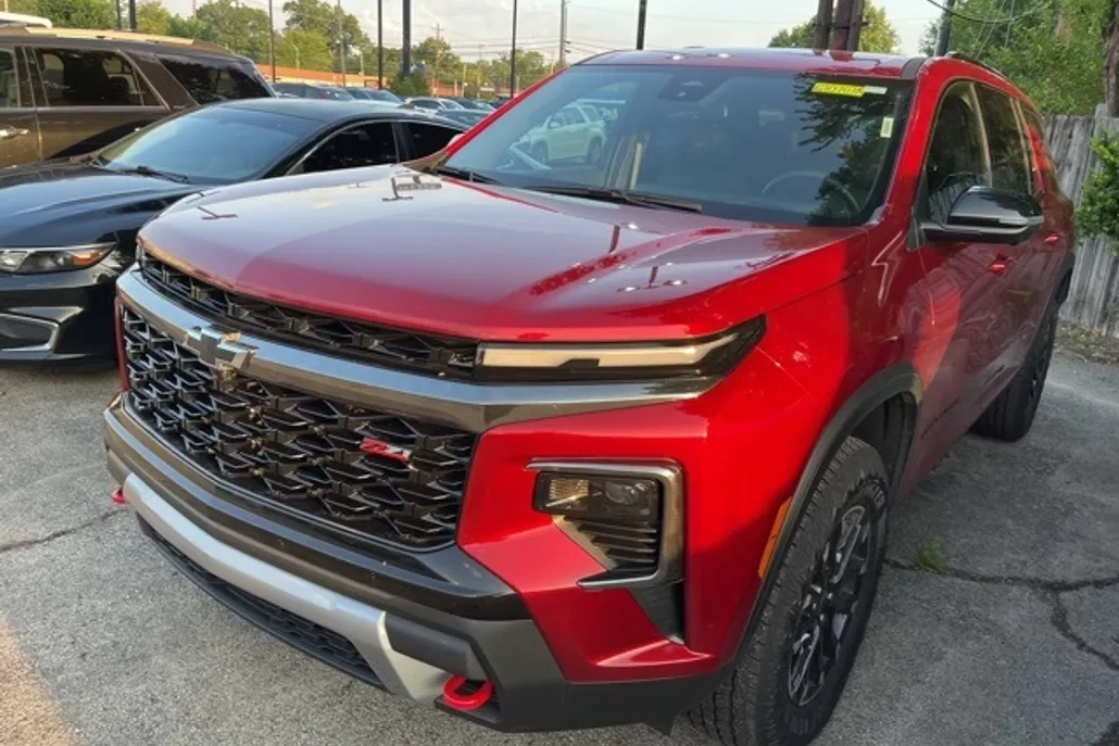 2024 Chevrolet Traverse Z71 photo 1