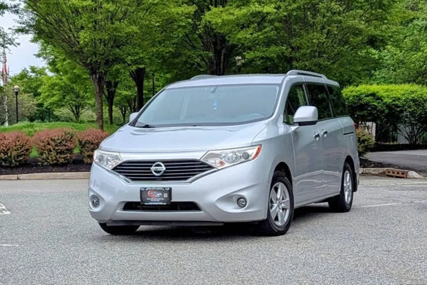 2013 Nissan Quest SV photo 1