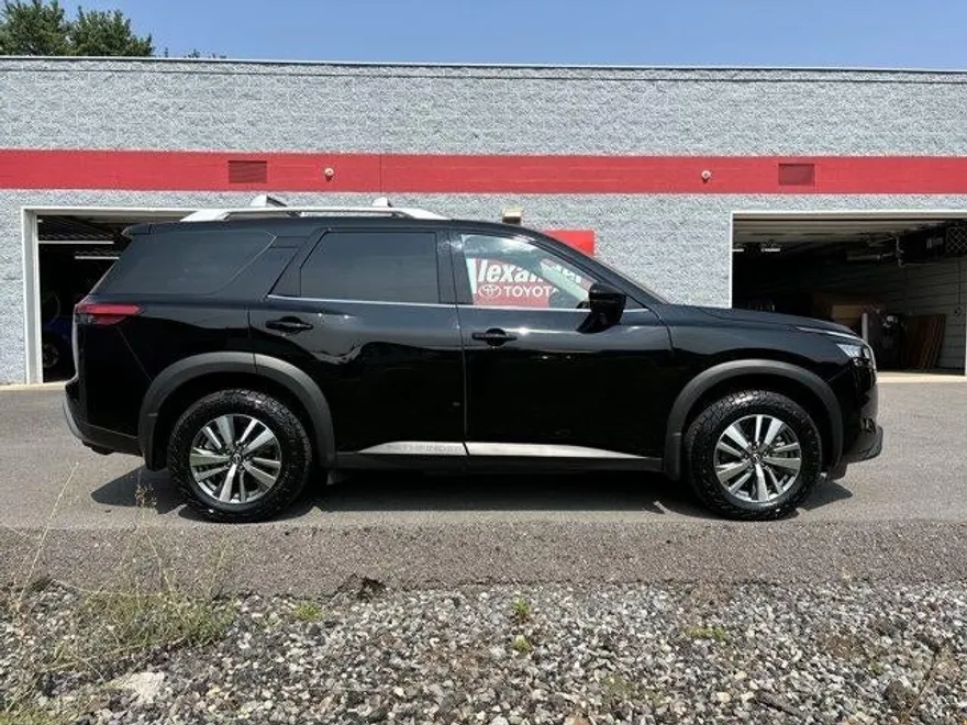 2024 Nissan Pathfinder SL photo 1