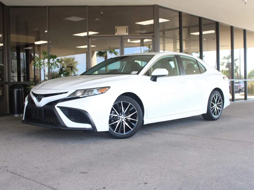 2024 Toyota Camry SE photo 1