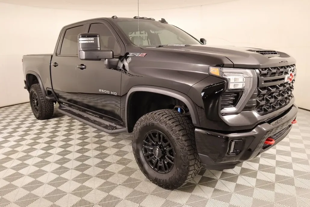 2024 Chevrolet Silverado 2500HD ZR2 photo 1
