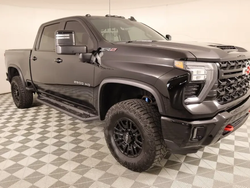 2024 Chevrolet Silverado 2500HD ZR2 photo 1