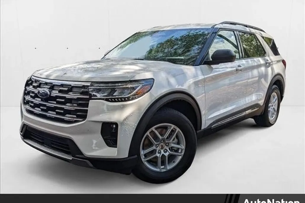 2025 Ford Explorer photo 1