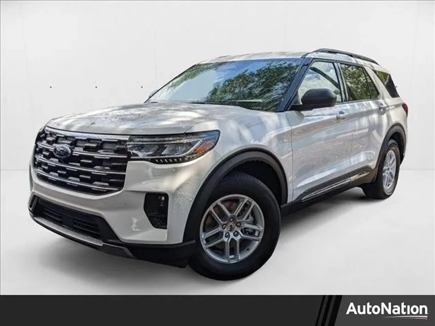 2025 Ford Explorer photo 1