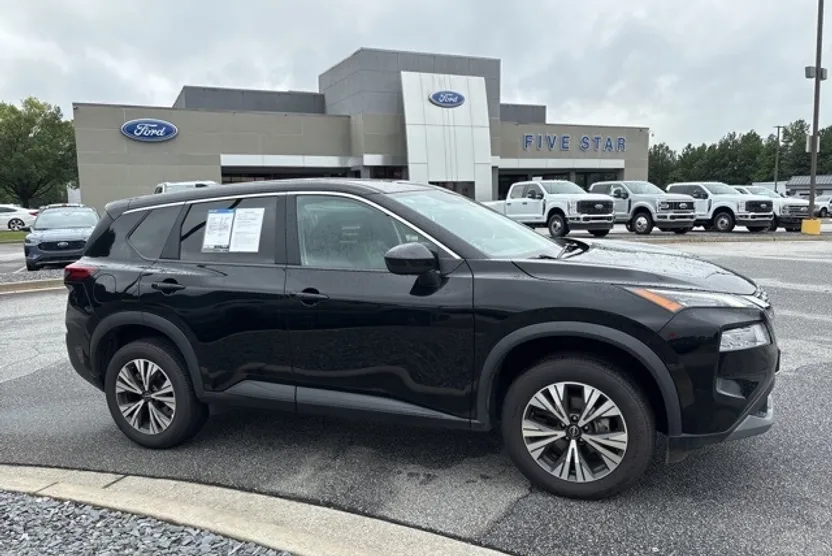 2023 Nissan Rogue SV photo 1