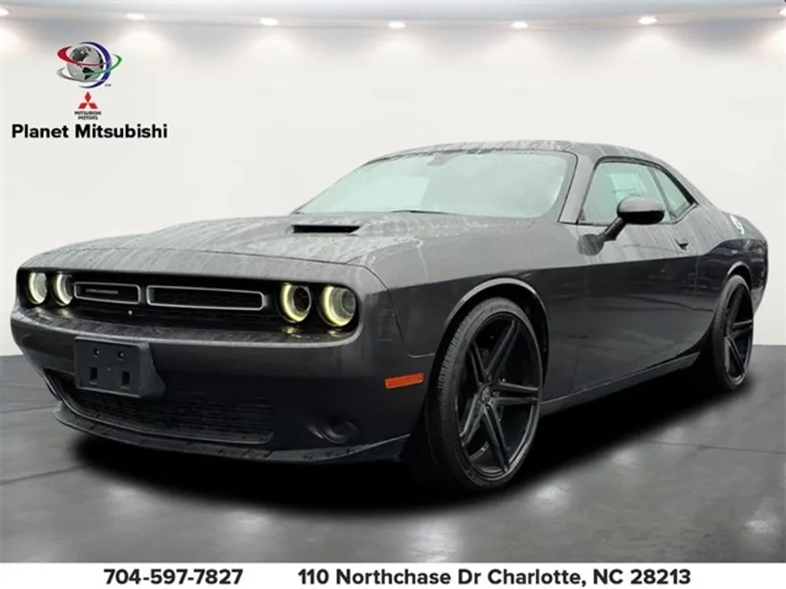 2015 Dodge Challenger SXT photo 1