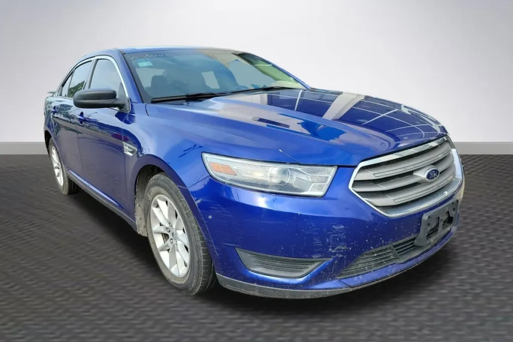 2013 Ford Taurus SE photo 1