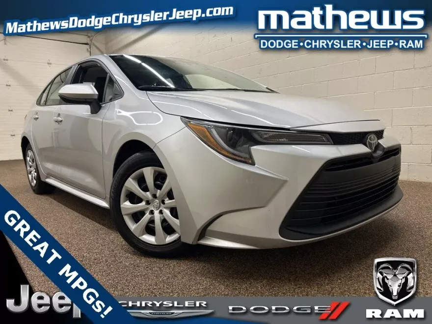 2024 Toyota Corolla LE photo 1