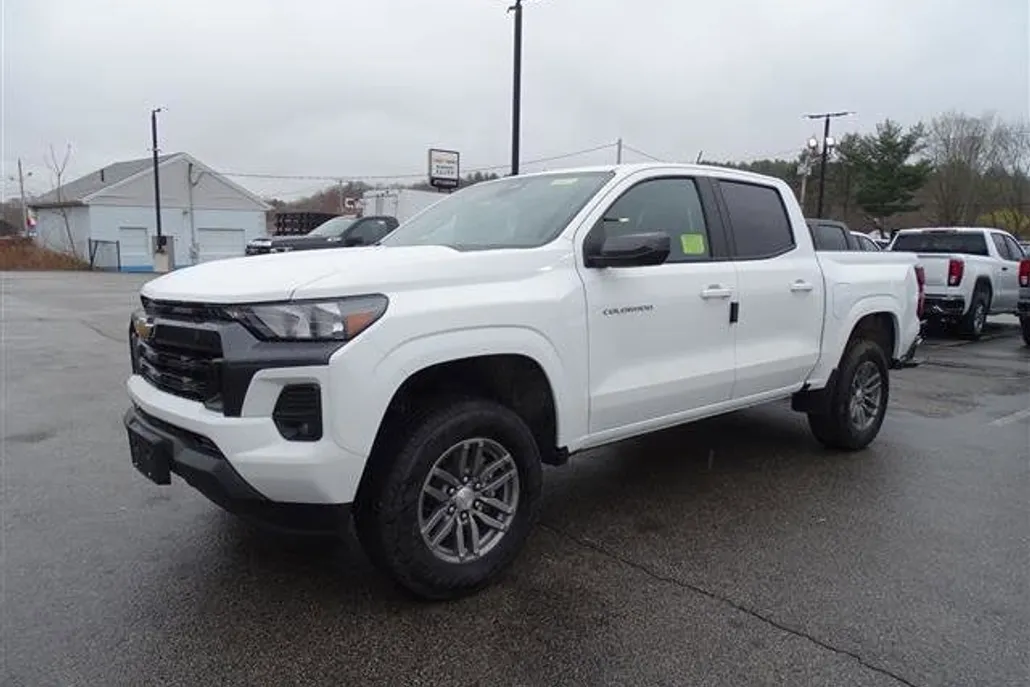 2024 Chevrolet Colorado LT photo 1