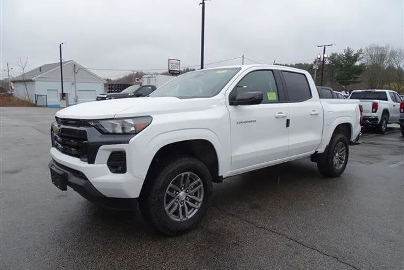 2024 Chevrolet Colorado LT photo 1