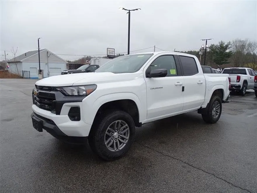 2024 Chevrolet Colorado LT photo 1
