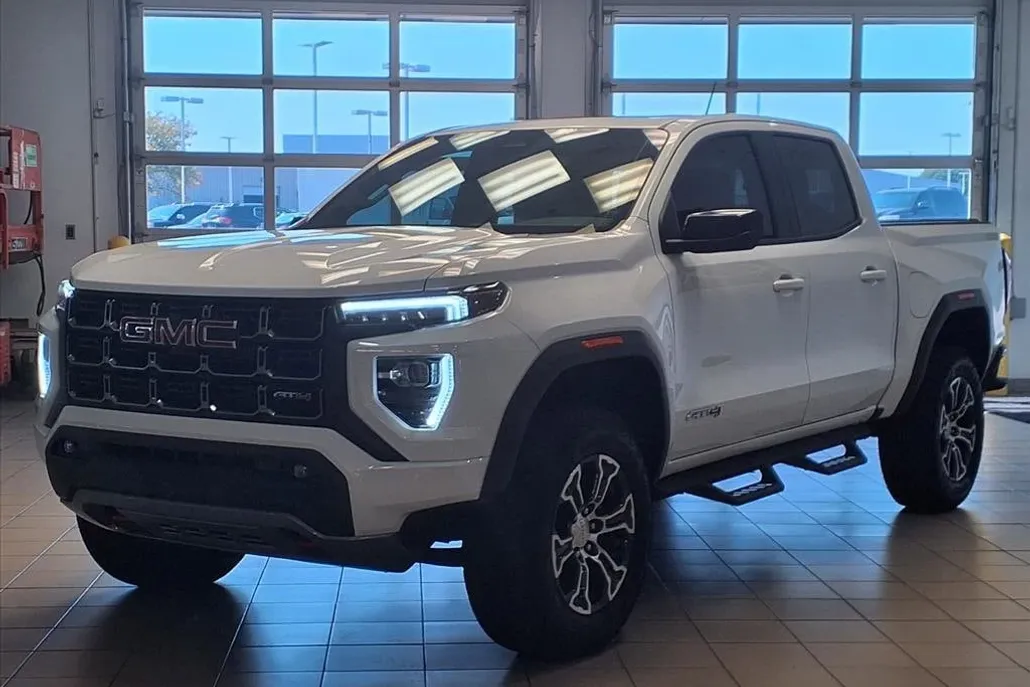 2024 Gmc Canyon AT4 photo 1