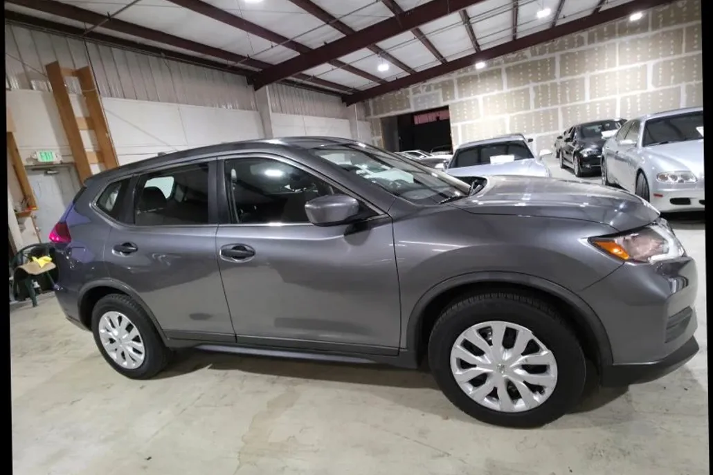 2018 Nissan Rogue photo 1