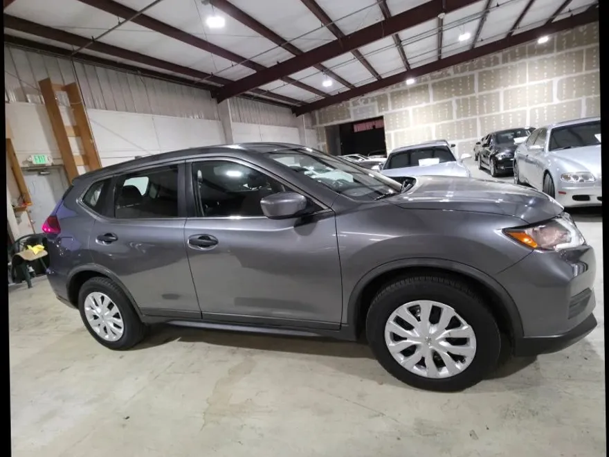 2018 Nissan Rogue photo 1