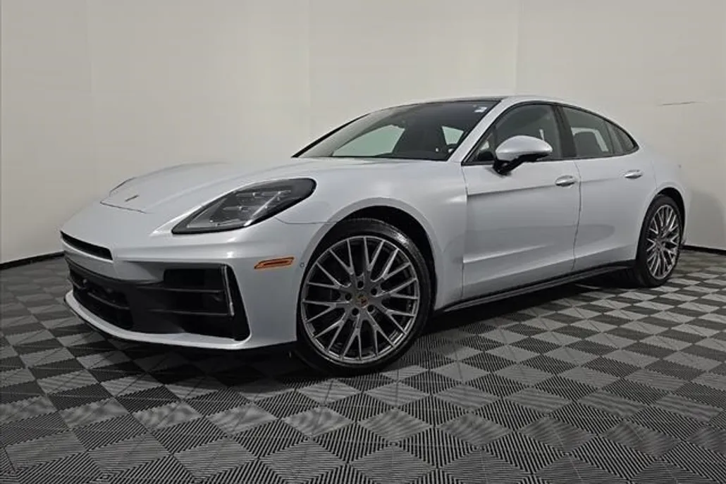 2025 Porsche Panamera 4 photo 1