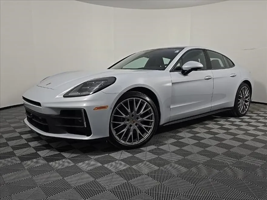 2025 Porsche Panamera 4 photo 1