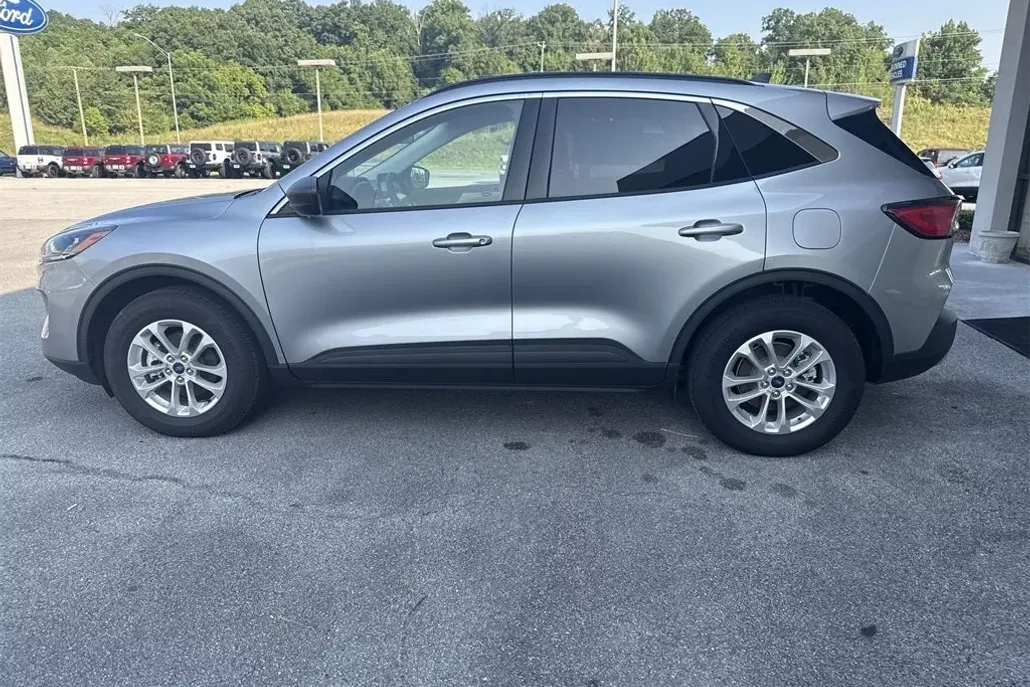 2022 Ford Escape SE Hybrid photo 1