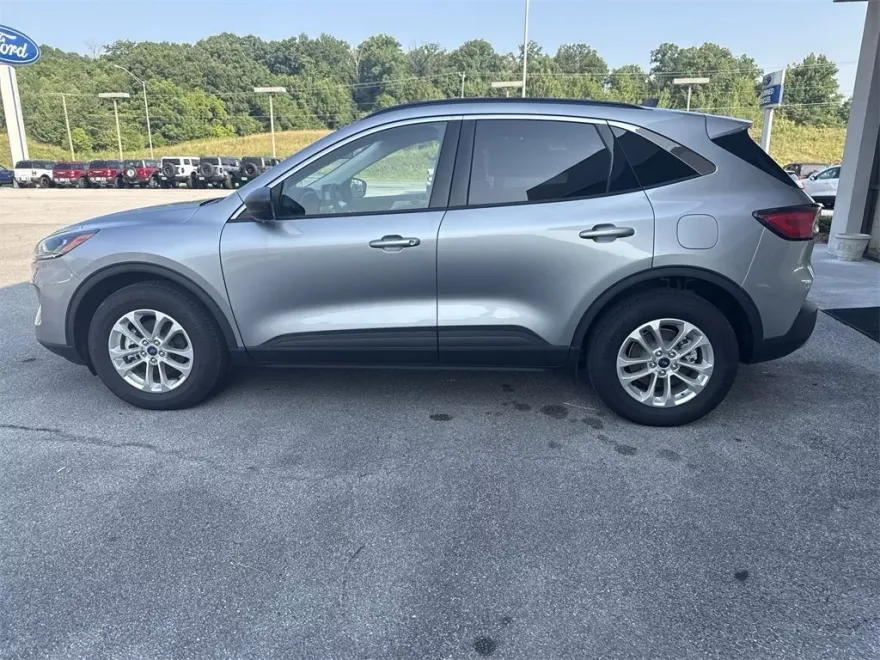 2022 Ford Escape SE Hybrid photo 1