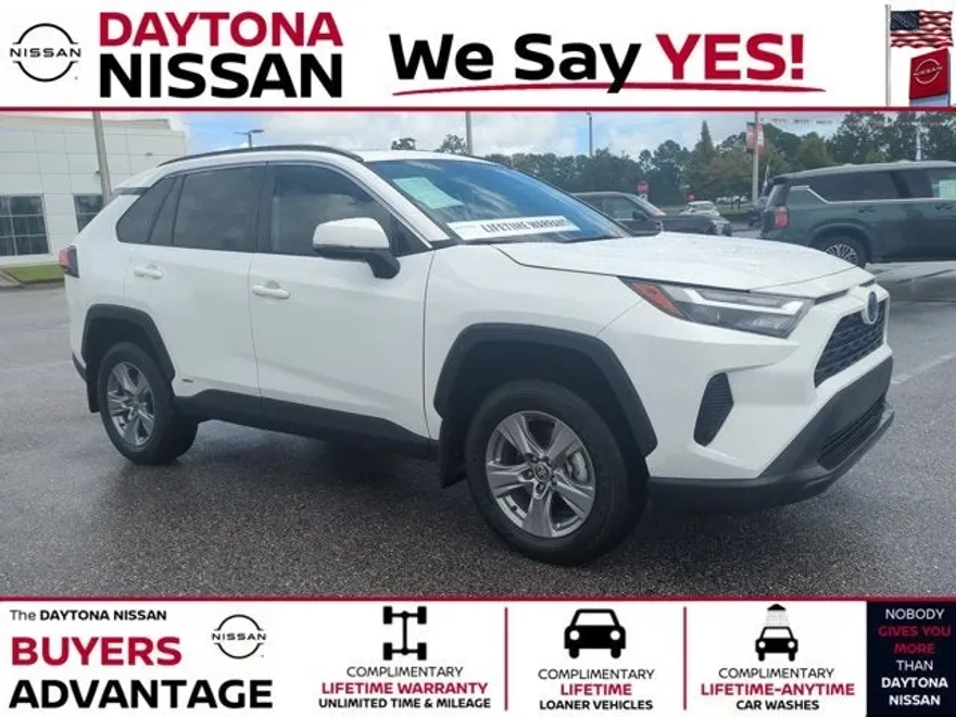 2024 Toyota RAV4 Hybrid XLE photo 1