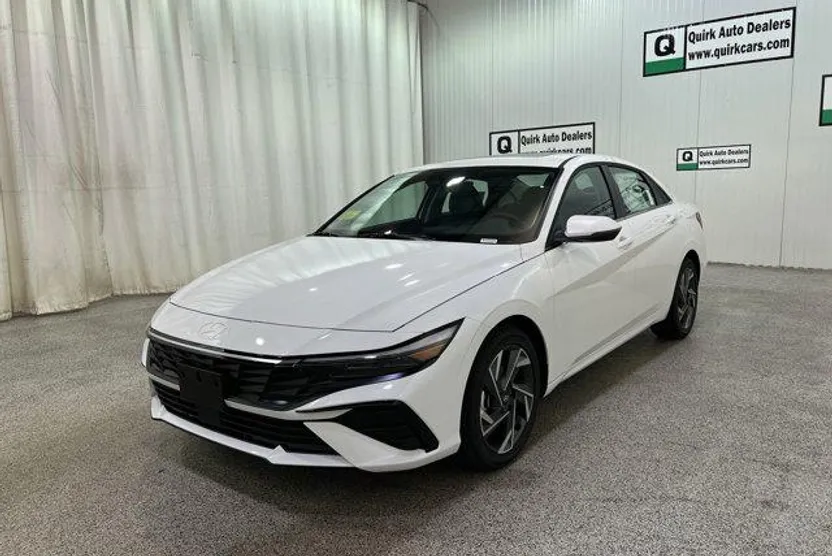 2025 Hyundai Elantra Limited photo 1