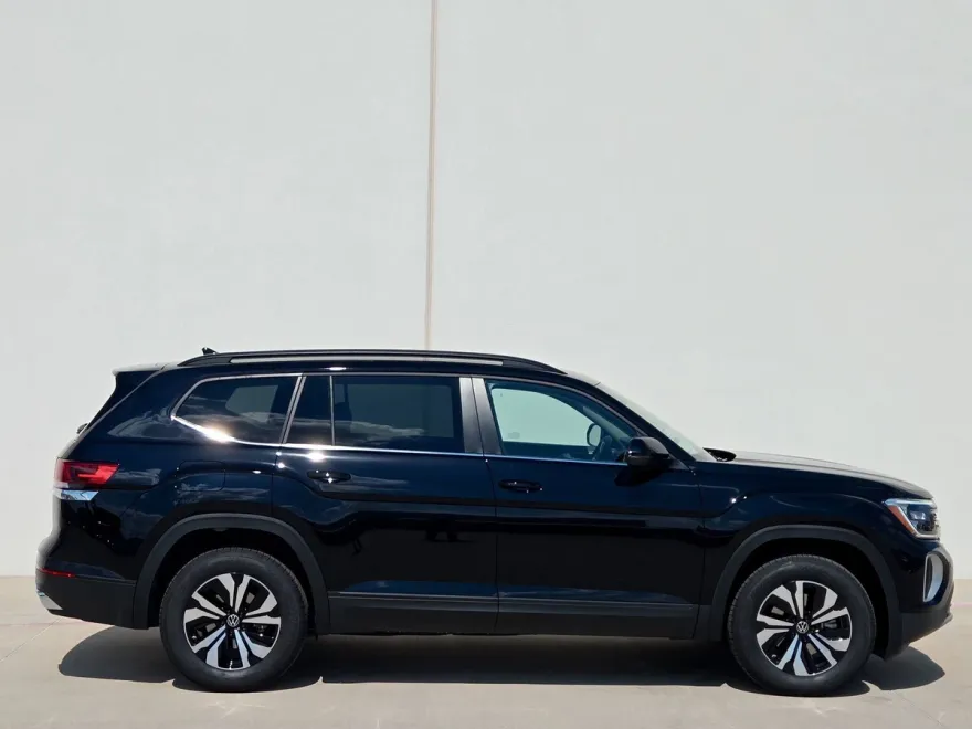 2026 Volkswagen Atlas SE photo 1