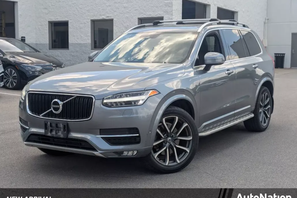 2016 Volvo XC90 T6 Momentum photo 1