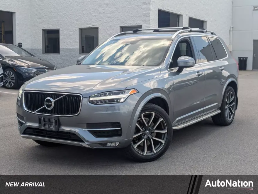 2016 Volvo XC90 T6 Momentum photo 1