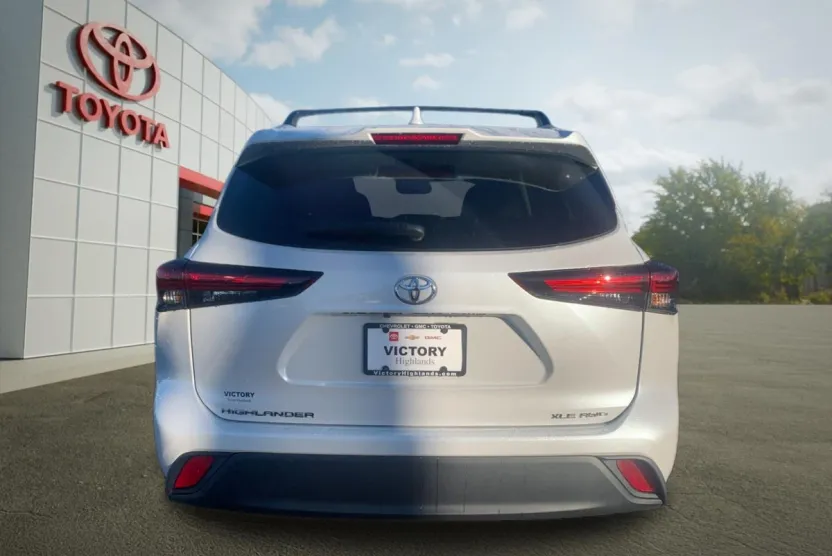 2024 Toyota Highlander XLE photo 1