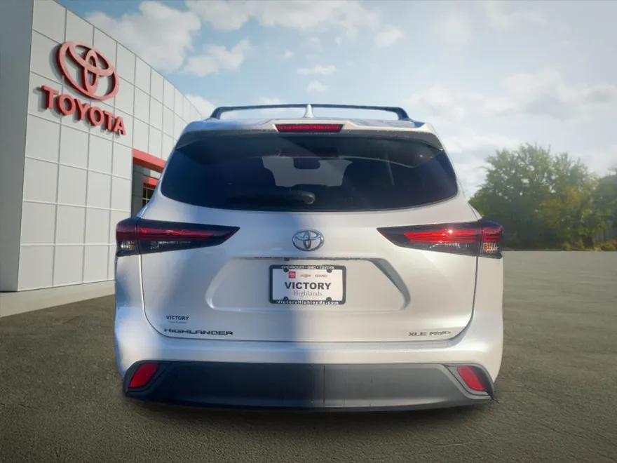 2024 Toyota Highlander XLE photo 1