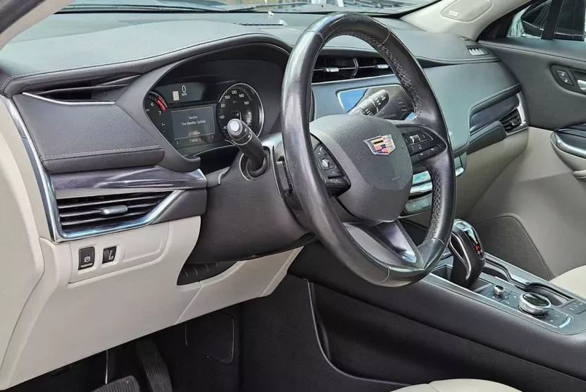 2019 Cadillac XT4 Luxury photo 1