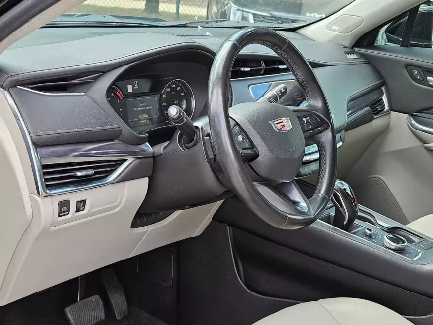 2019 Cadillac XT4 Luxury photo 1