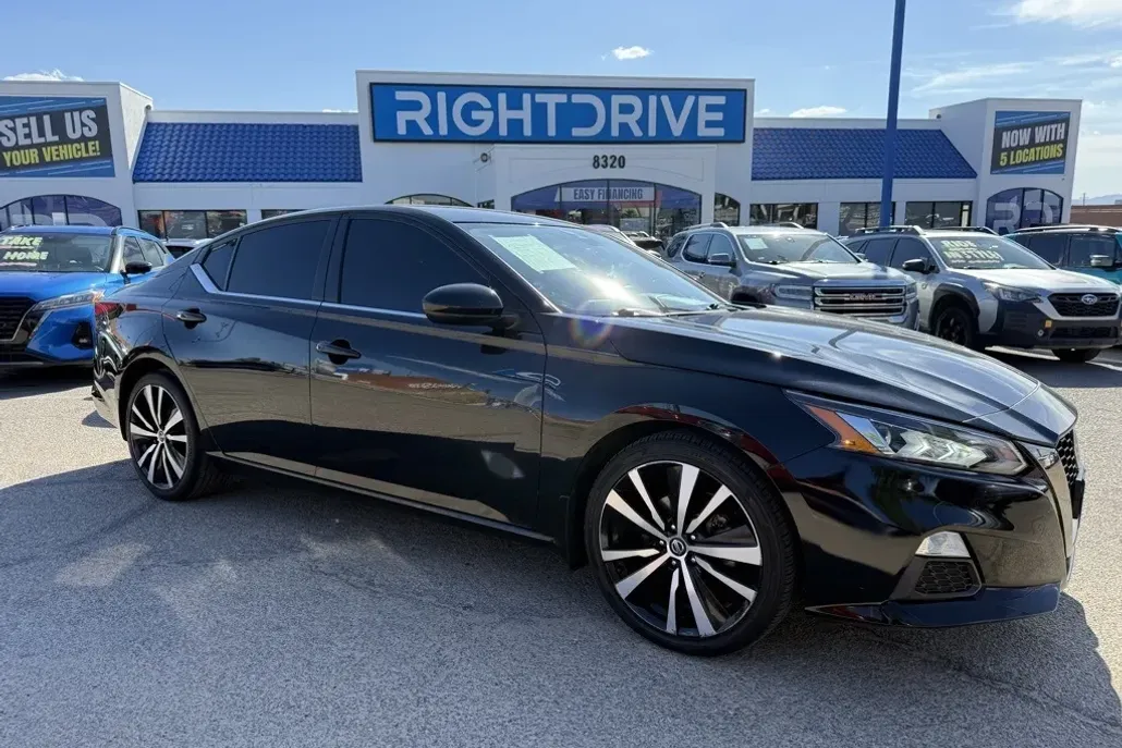 2020 Nissan Altima SR photo 1