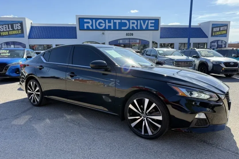 2020 Nissan Altima SR photo 1