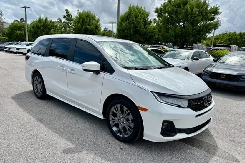 2026 Honda Odyssey Touring photo 1