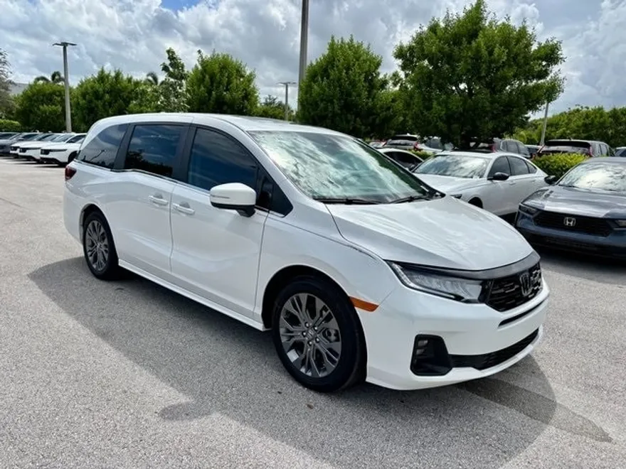 2026 Honda Odyssey Touring photo 1
