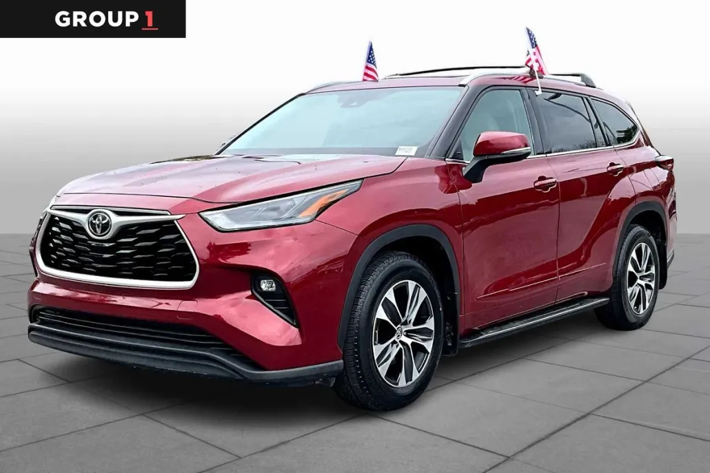 2022 Toyota Highlander XLE photo 1