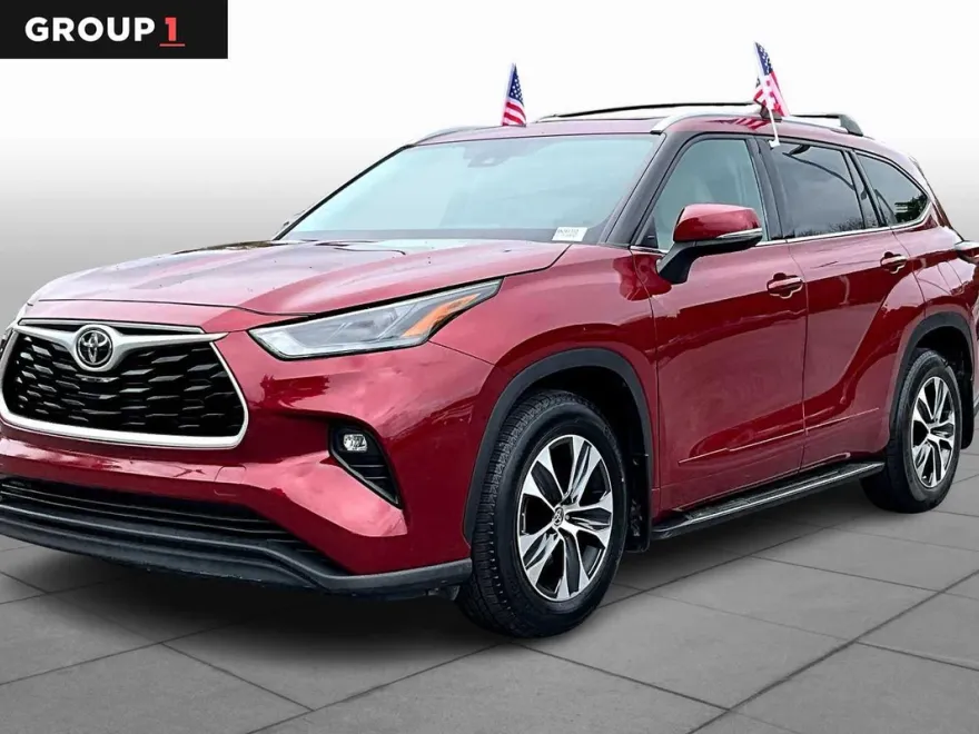2022 Toyota Highlander XLE photo 1