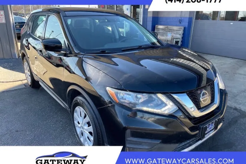 2017 Nissan Rogue SV photo 1