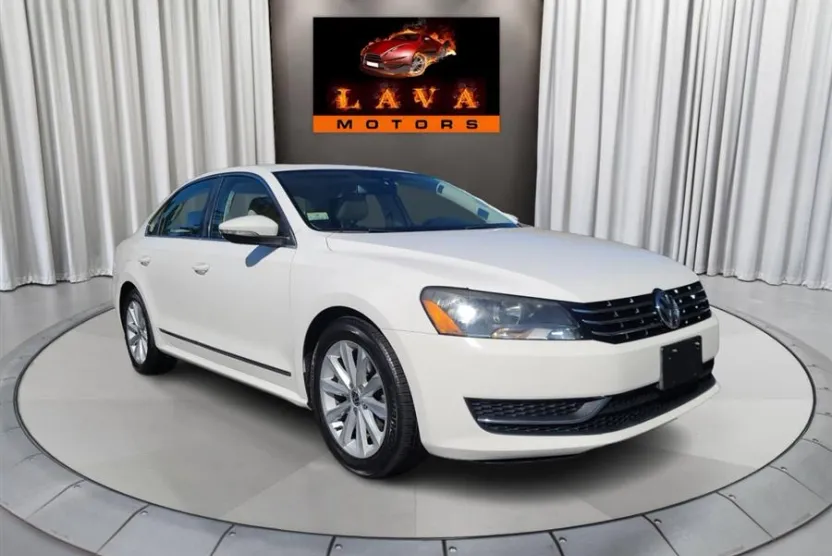 2012 Volkswagen Passat SEL Premium photo 1