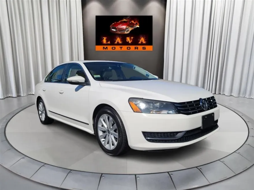 2012 Volkswagen Passat SEL Premium photo 1