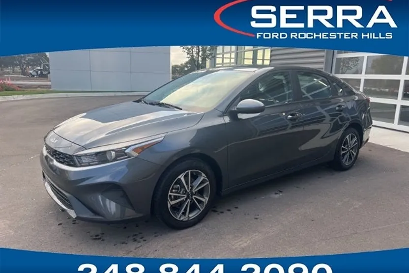 2023 Kia Forte LXS photo 1