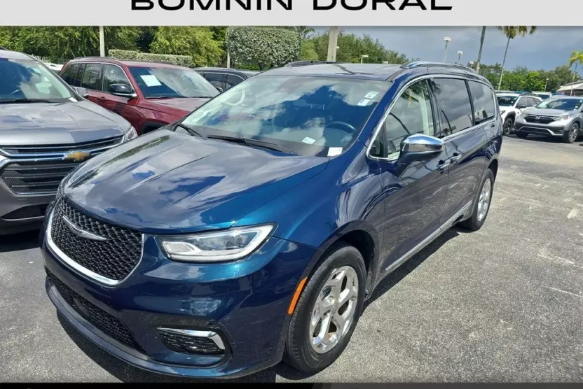 2021 Chrysler Pacifica Limited photo 1