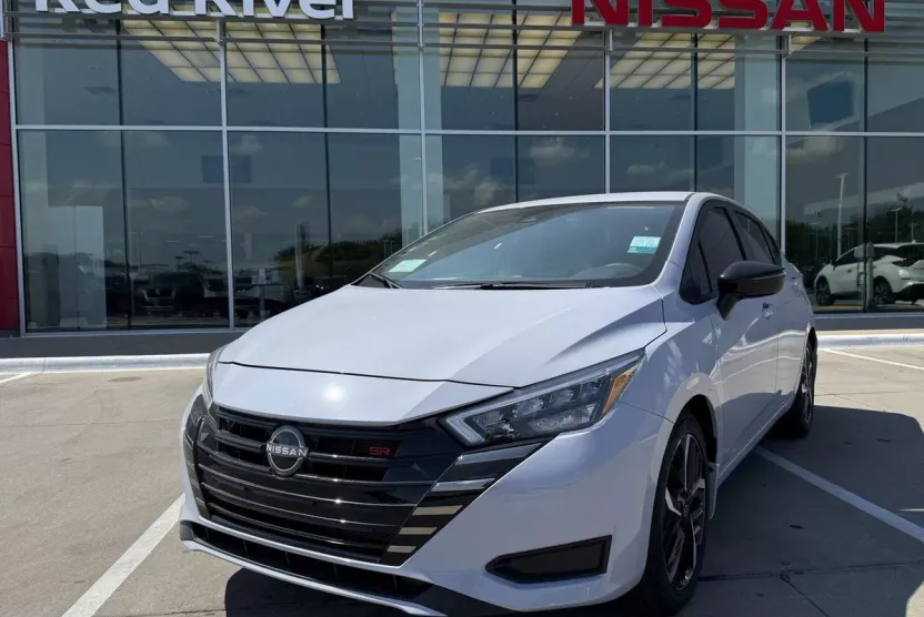 2025 Nissan Versa SR photo 1